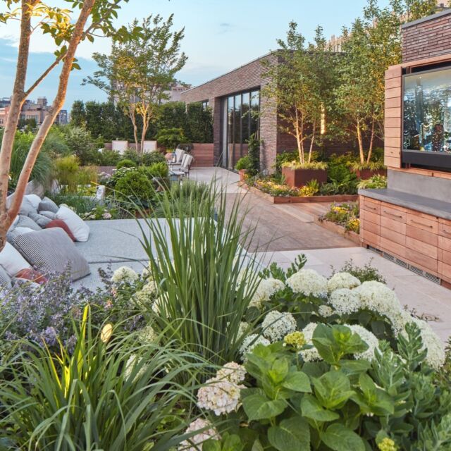 Hamptonite Ed Hollander is a world-renowned landscape architect who has worked on countless high-profile projects throughout his career. Hollander Design incorporates elements of nature, horticulture, and architectural integration to create visually stunning and functional outdoor spaces. He is recognized for his attention to detail, sensitivity to the environment, and ability to create harmonious outdoor environments. [link in bio]