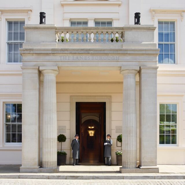 “Town and Country” escapes are a hot travel trend for Hamptonites as they offer a blend of urban excitement and rural tranquility, and Somerset, England is the perfect fit! With its stunning Regency-style architecture and interiors, the historic Lanesborough Hotel provides a perfect base for exploring some of the city’s most iconic attractions. It’s renowned for its opulent and meticulously designed suites, providing 24-hour butler service to cater to the personalized needs of every guest. [link in bio]