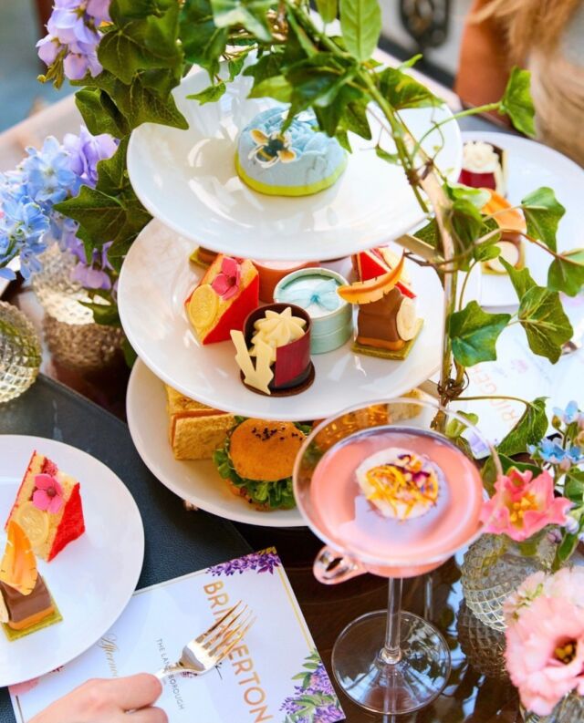 When staying at @the_lanesborough, you won't want to miss out on their Bridgerton Afternoon Tea Service! 🫖🦋 The menu plays off the families featured in the coveted Netflix show with beautifully styled tea sandwiches, scones, and pastries. [link in bio]