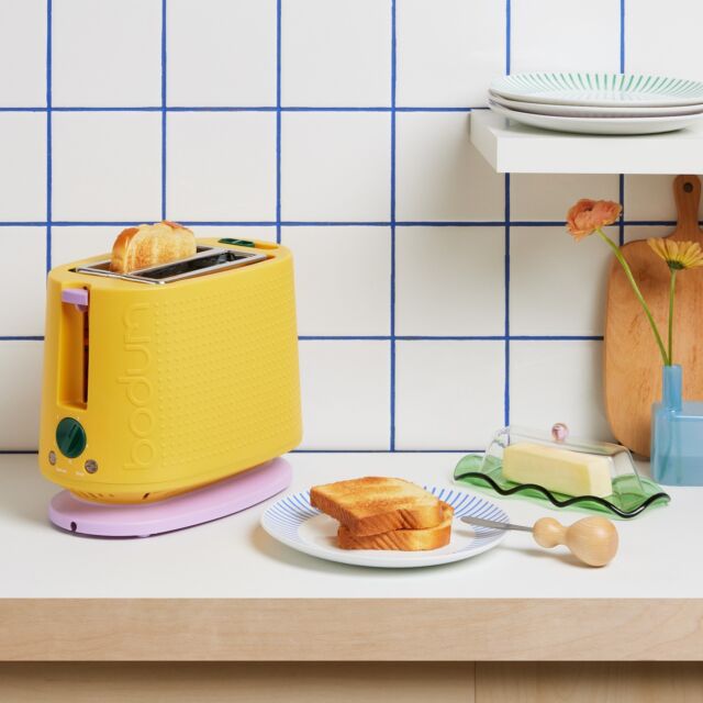 Pops of color add a lively touch to cool stainless steel kitchens! While a full size fire-engine red refrigerator would be a very bold choice, a small appliance such as a yellow toaster or a royal blue stand mixer is a less threatening way to dip your toe in the colorful waters. Head to the link in bio to shop some of our favorite retro-style kitchen items!