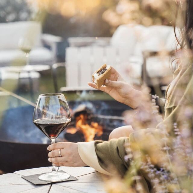 Get cozy every Friday at Canoe Place Inn! 🍫🔥 Gather around the fire on our Garden Lawn for Fireside Fridays all season long, where evenings are warmed up with hot cider, hot chocolate, s’mores, and cocktails. Enjoy live acoustic music on select dates, and with your first drink, receive a complimentary s'mores kit! [link in bio]