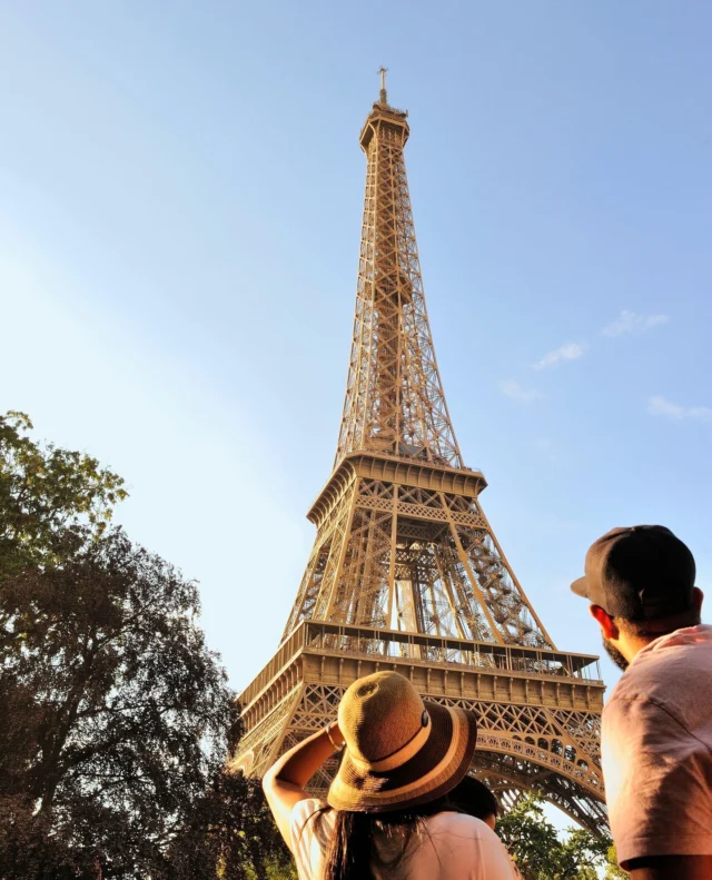 Paris is always a good idea 🇫🇷 It’s more than a destination, you fall in love with the city. As magical as it is, there are times it can turn on you when it rains incessantly, or you’re crammed into the Metro like a sardine. But then you emerge and see something magnificent like the illuminated towering column in the Place de Bastille. And voila! You’re in Paris! [link in bio]