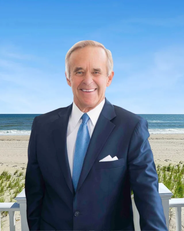 Big news in East End real estate! 🚨 @williamraveis has merged with Town & Country Real Estate, bringing together shared values and ambitious vision. Since 1974, William Raveis has built the largest family-owned brokerage in the Northeast, and now, with the expertise of @judidesiderio and Town & Country, the future of Hamptons real estate is stronger than ever. [link in bio]