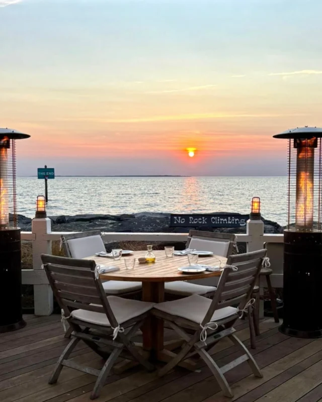 When the hottest days call for ocean breezes and fresh seafood, @duryeasmontauk is a go-to. From lobster rolls to grilled octopus, this waterfront favorite sets the tone for summer dining with chef-driven dishes and unforgettable sunset views. It’s no surprise it stands out among the East End’s best beachside bites. [link in bio]