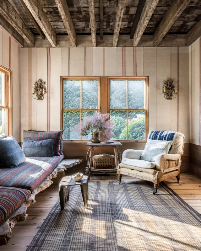 Interior designer @nealbeckstedt brings his philosophy of slow design to this Sag Harbor cottage, originally a 19th-century workers’ dormitory. From reusing century-old beams to curating one-of-a-kind finds, every detail was chosen with intention to create a space that feels warm, timeless, and deeply personal. [link in bio]