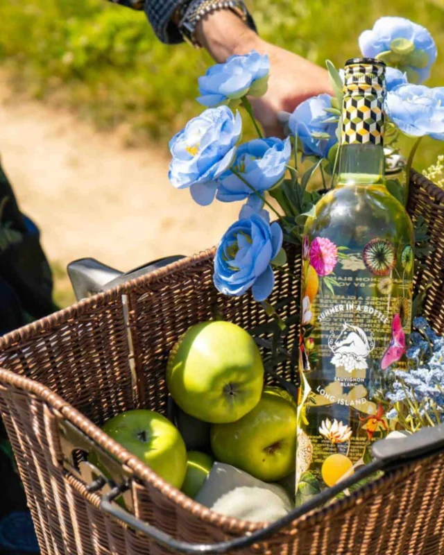 Picnic season isn’t over just yet. From crisp whites to collapsible tables, a few well-chosen essentials can turn any outdoor moment into something special. We’ve curated a list of favorites to help you make the most of every last warm day. [link in bio]