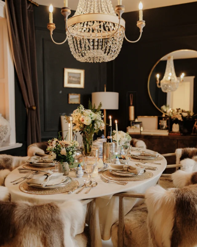 Holiday hosting is all about the details 🕯️ This season’s tabletops mix nostalgic charm with fresh touches. Think layered textures, seasonal greens, and flickering candlelight. Whether it’s a quiet dinner or a festive feast, there’s beauty in every setting. [link in bio]